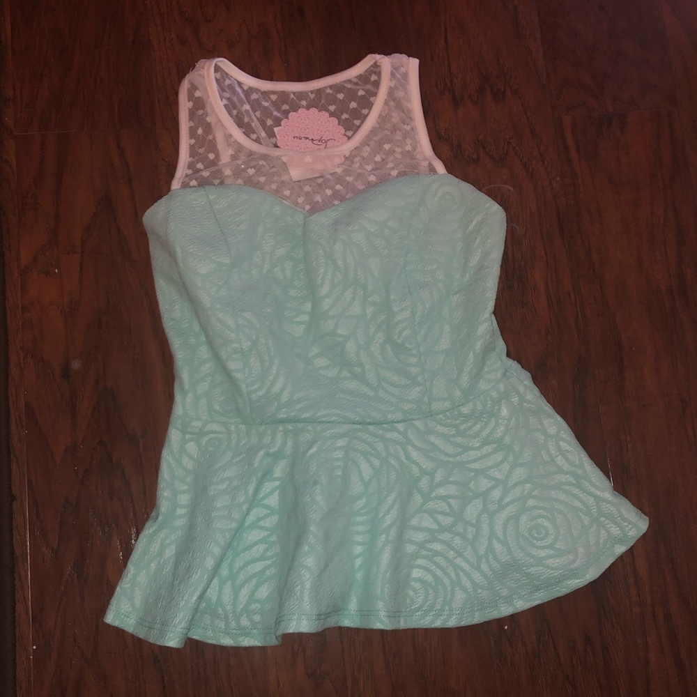 NWT SOPRANO XS TOP